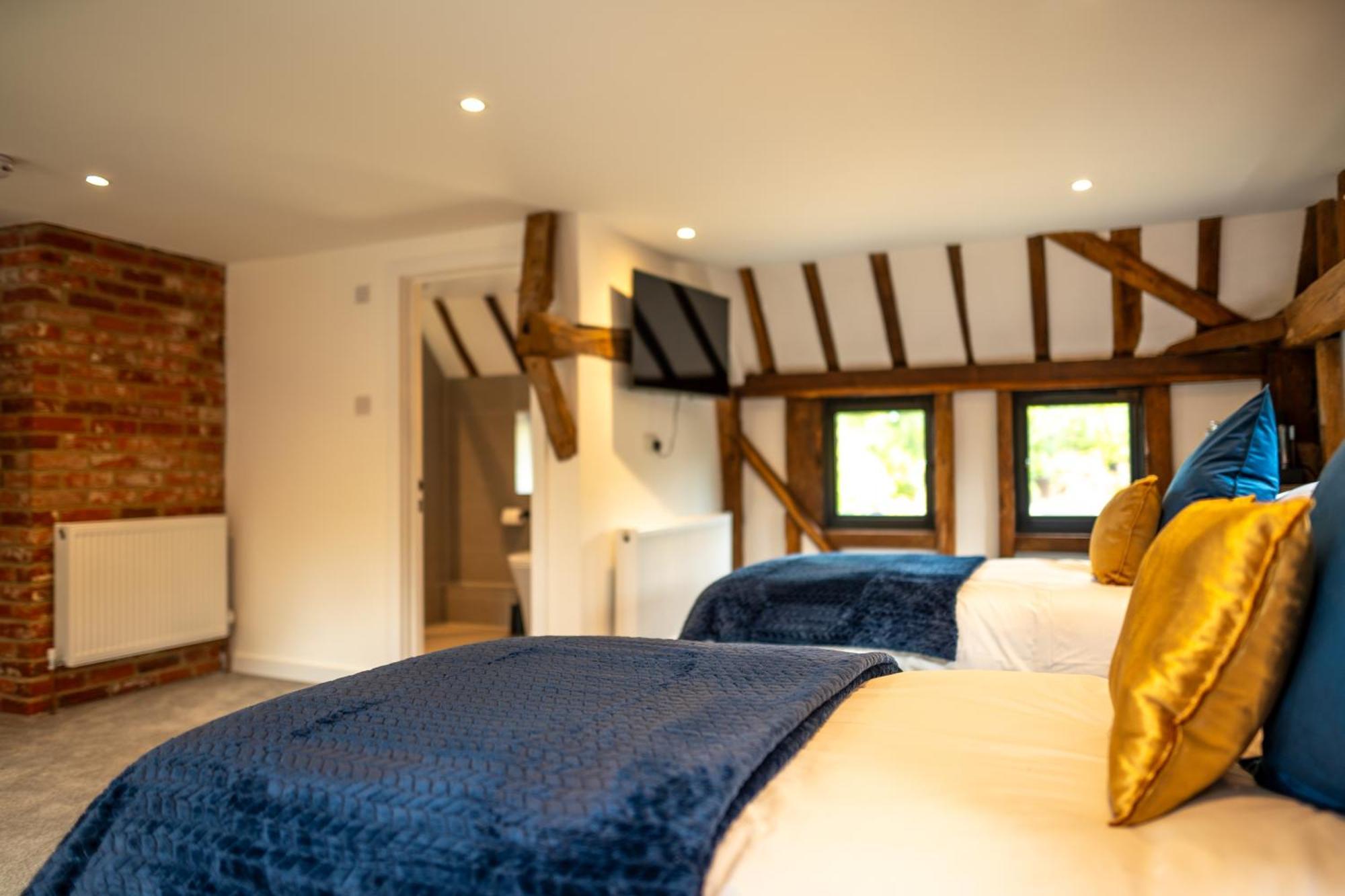 The Barn At Chart Hills Bed & Breakfast Biddenden Exterior photo