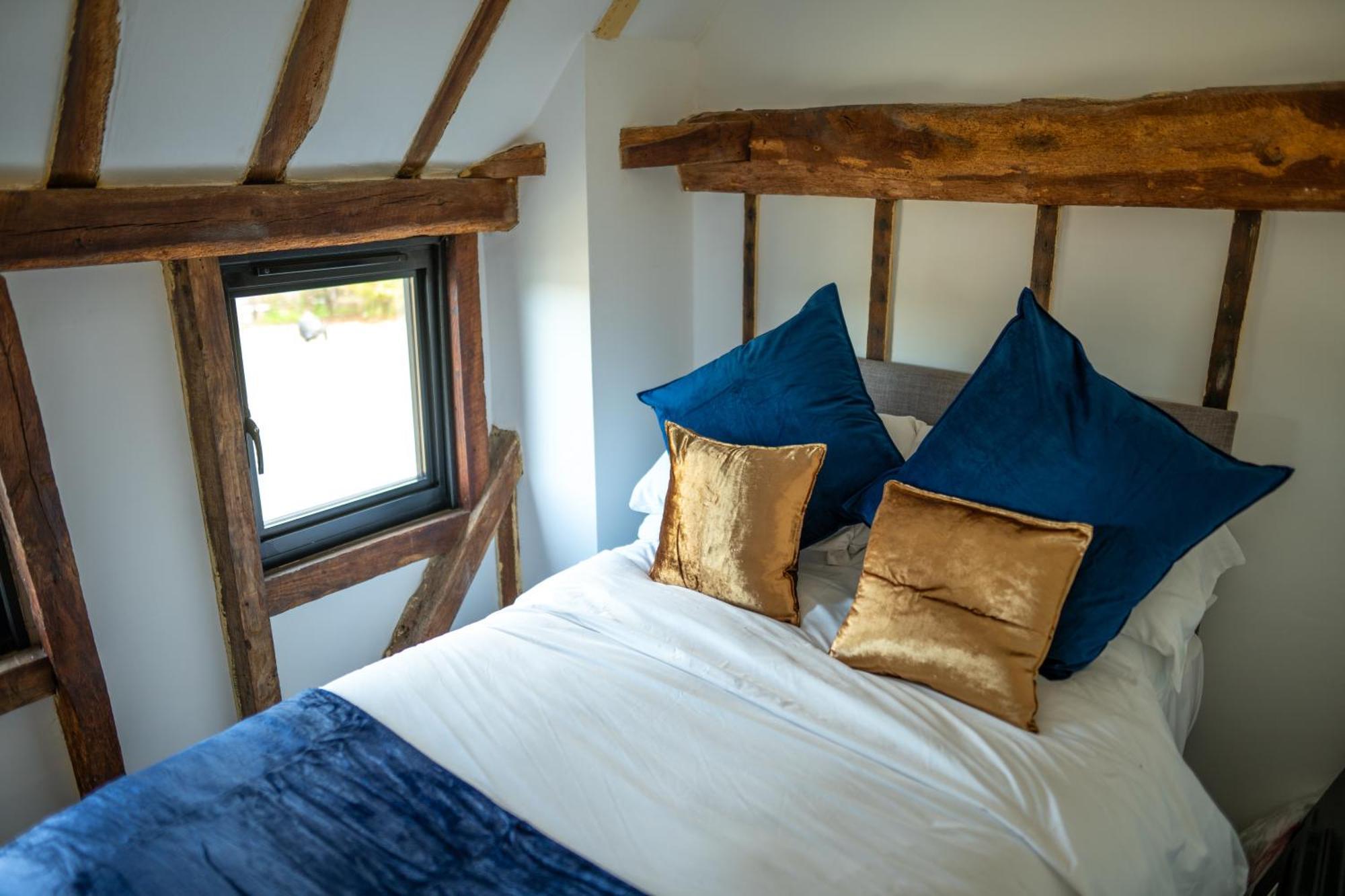 The Barn At Chart Hills Bed & Breakfast Biddenden Exterior photo