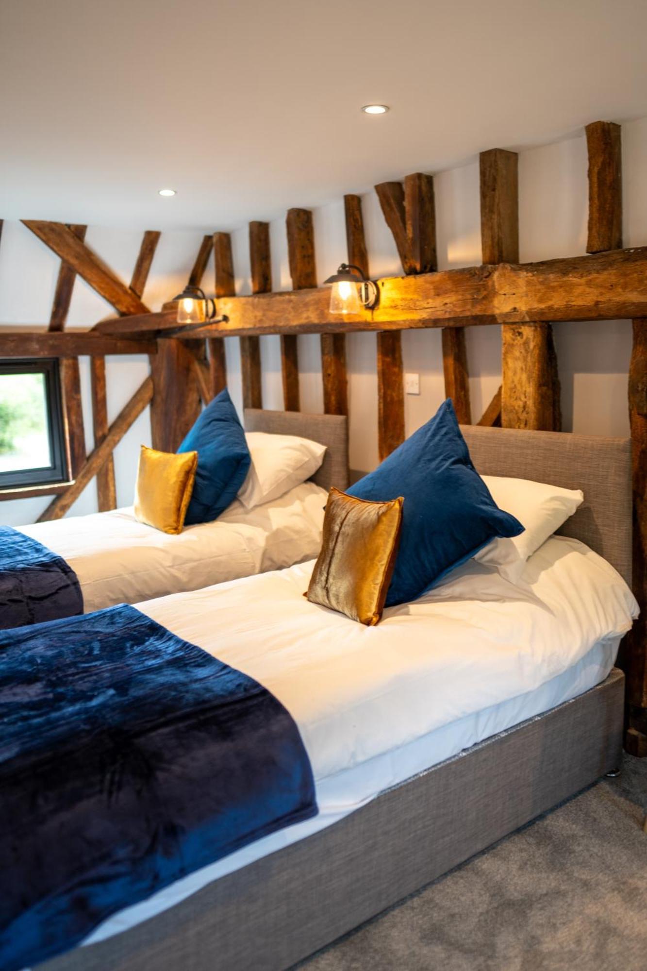 The Barn At Chart Hills Bed & Breakfast Biddenden Exterior photo